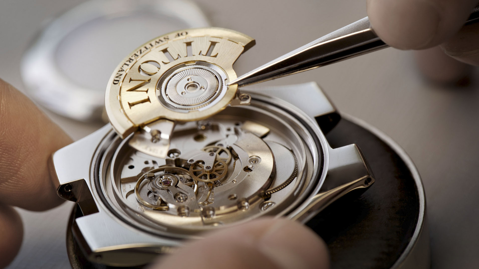 江诗丹顿售后费用（江诗丹顿表面生锈）