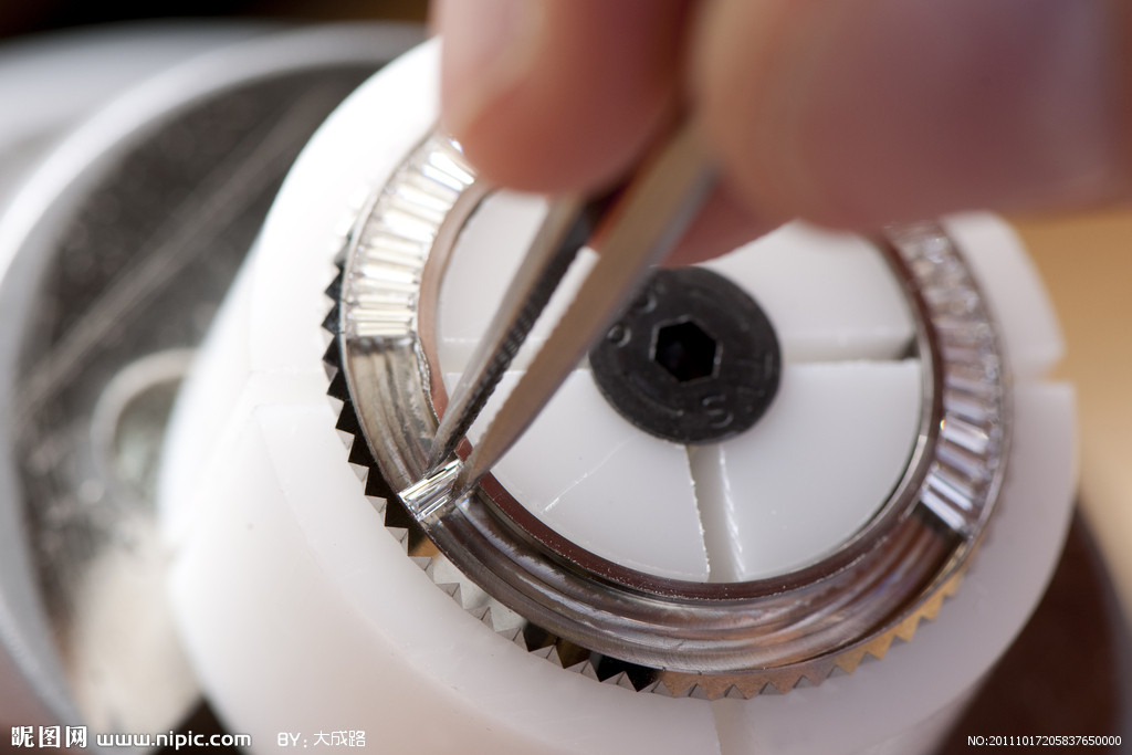 江诗丹顿授权维修中心（江诗丹顿表盘发黄）